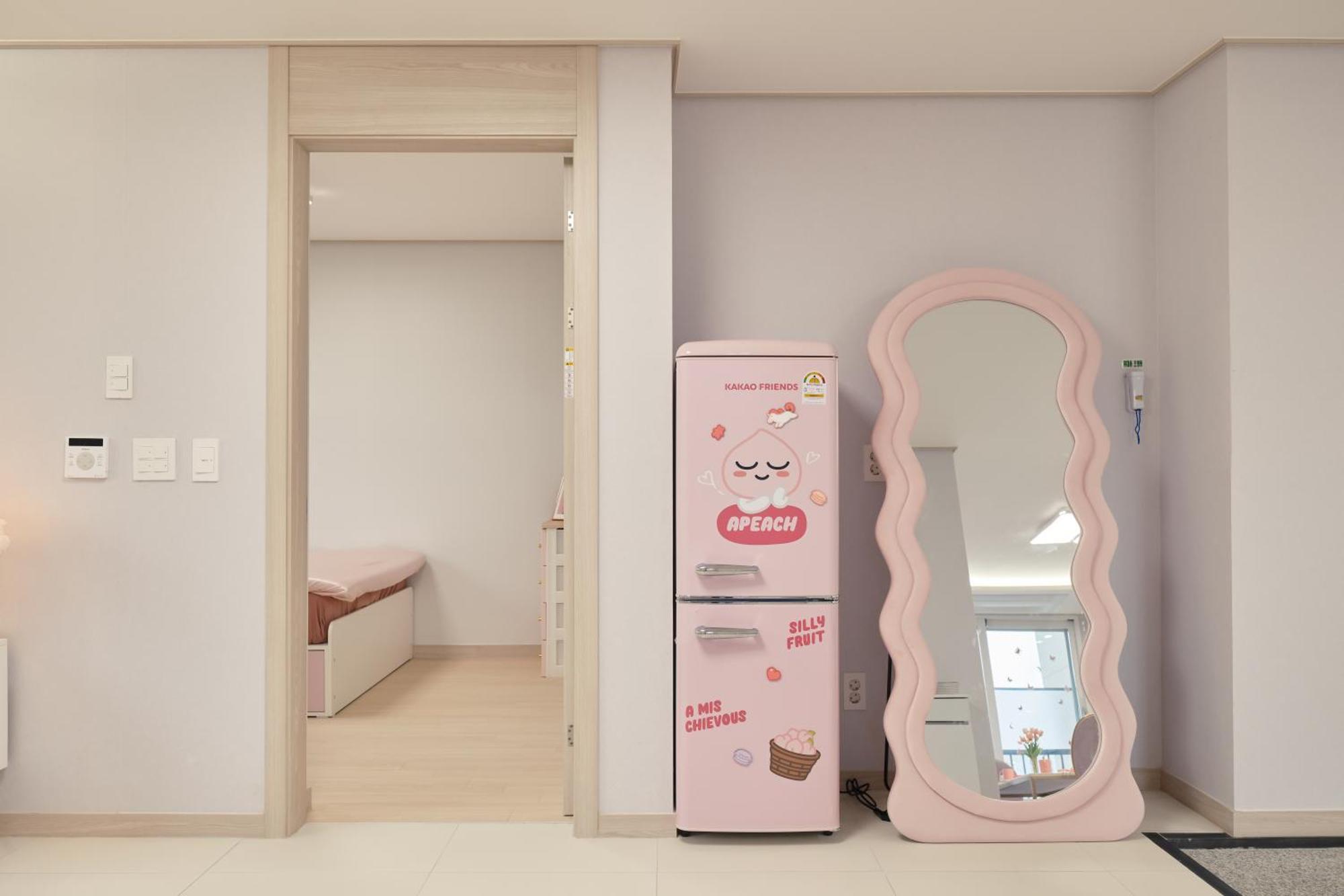 Pink 4 Bedroom Apartemen *