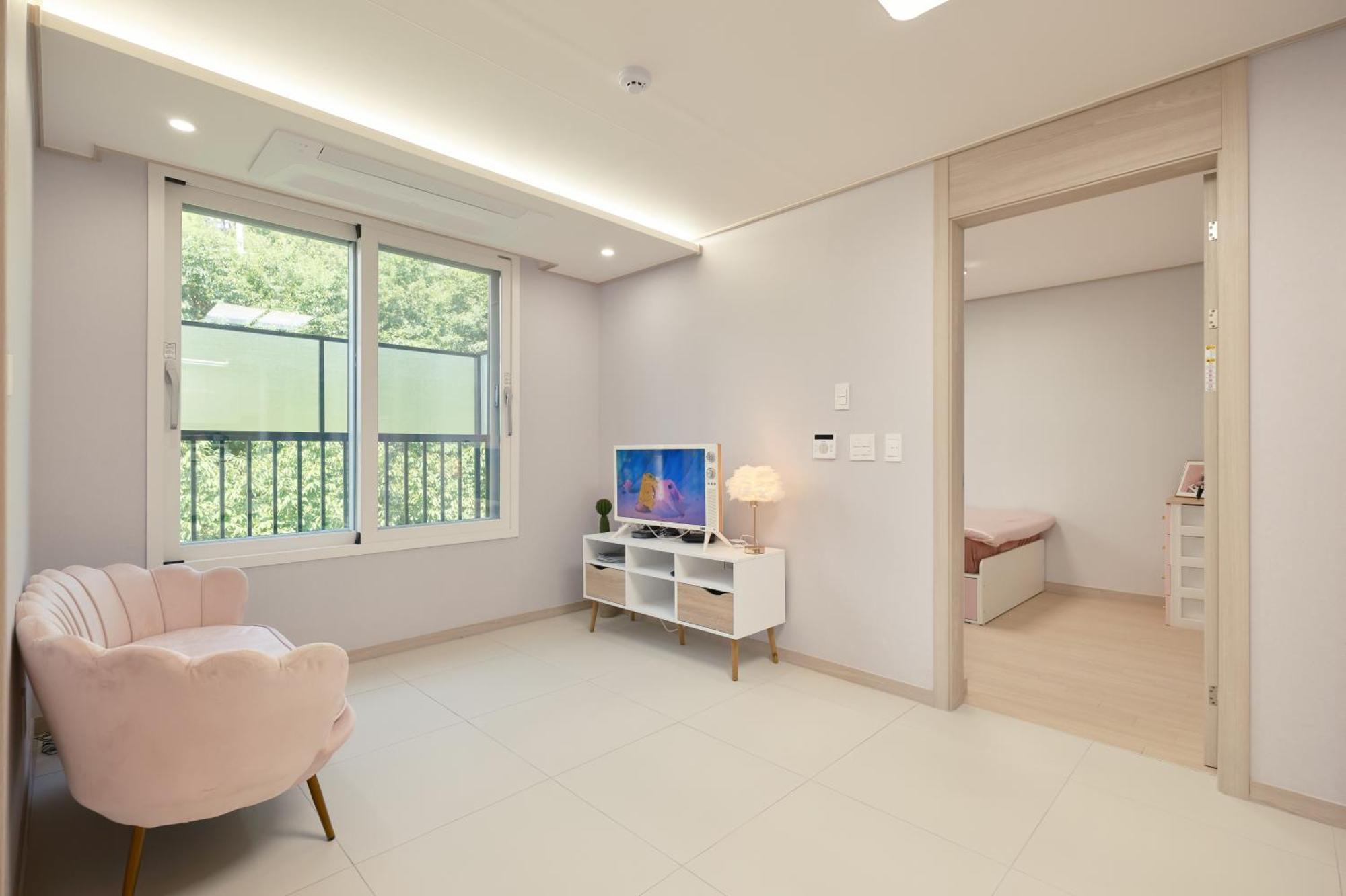 Pink 4 Bedroom Seul