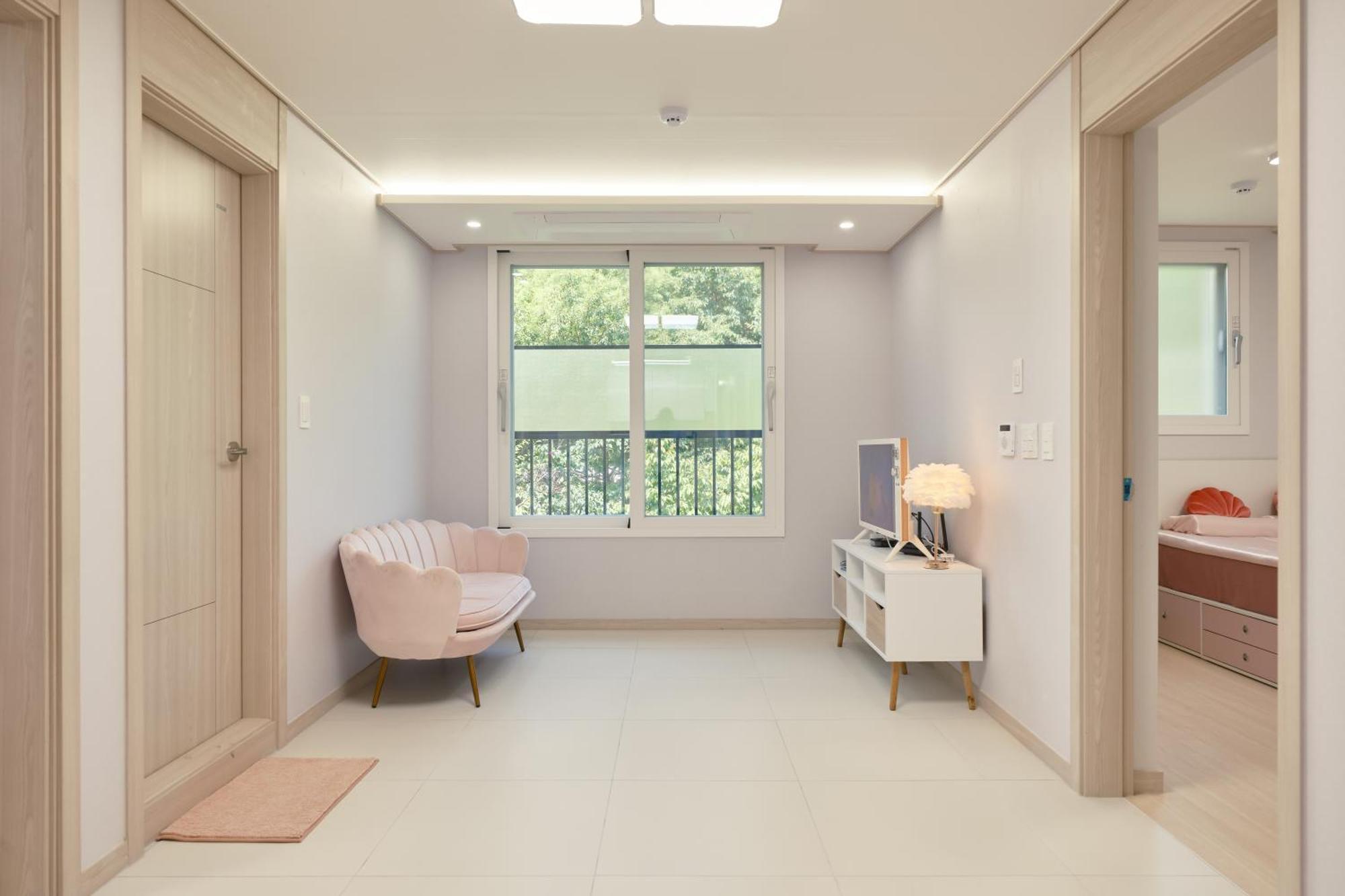 Apartment Pink 4 Bedroom